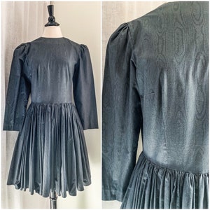 Vintage jaren 1950 Jurk / Hand Made Grey Marble Wood Grain Print Katoen jurk W / Lange Puff Mouwen & Volle rok / 50s Fit en Flare Dress Sz M