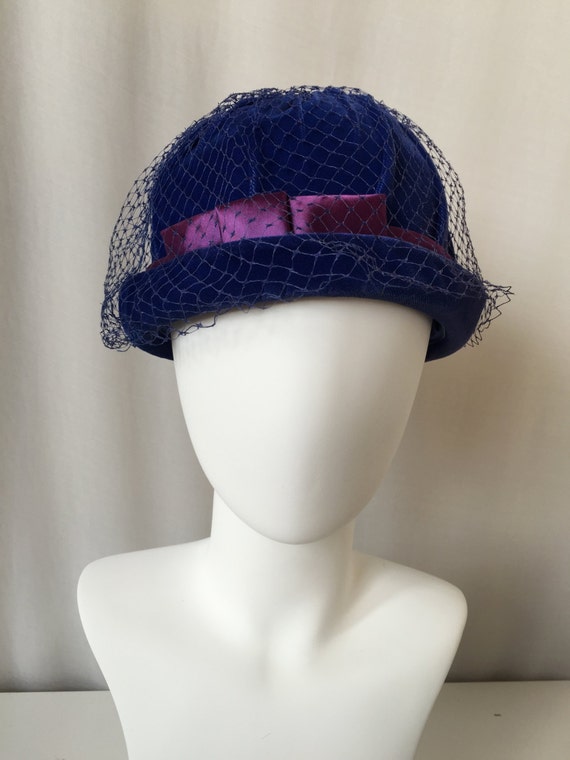 Blue Velvet Bucket Hat // 60's Mod // Blue Nettin… - image 1