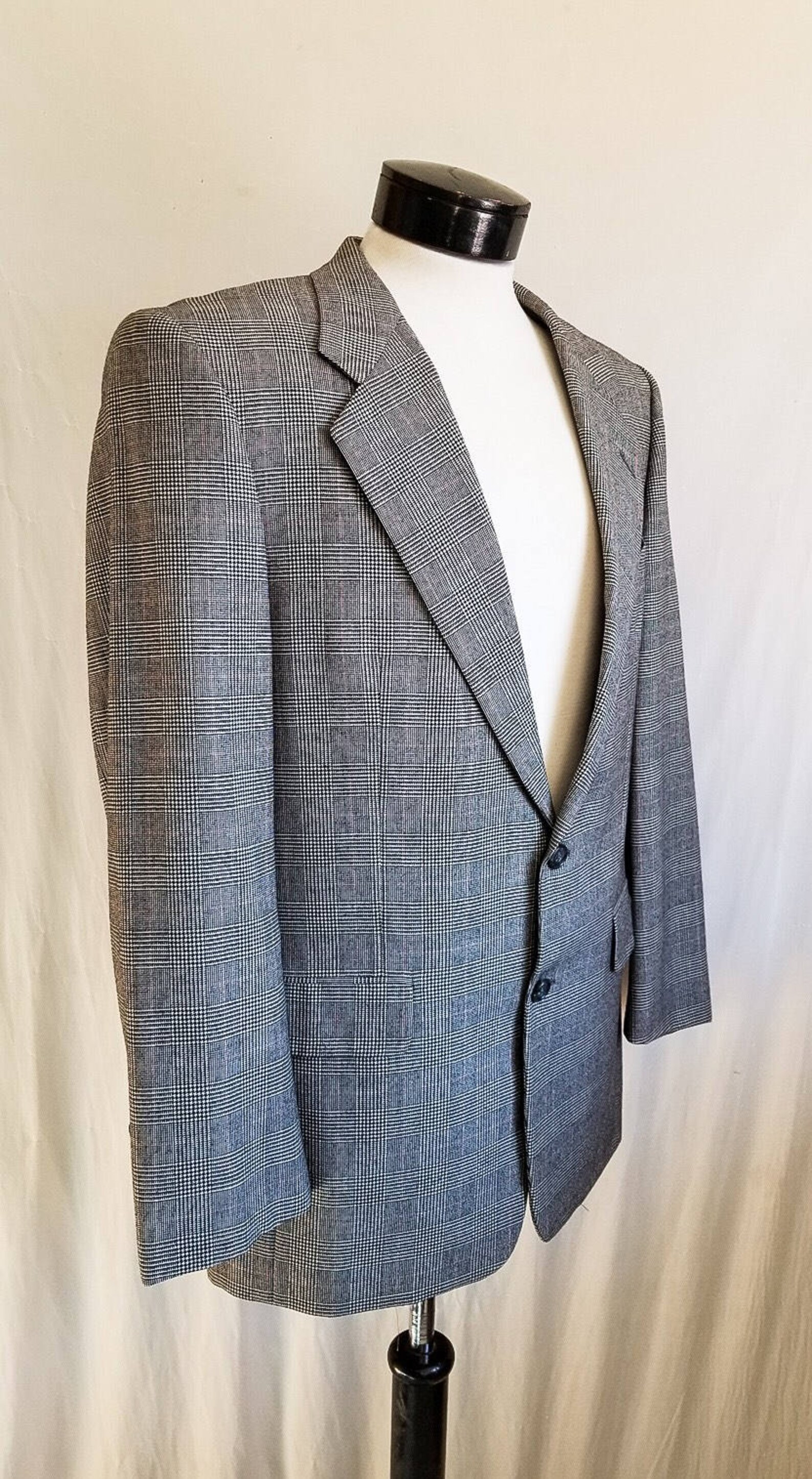 CLEARANCE Mens vintage Hickey Freeman Suit
