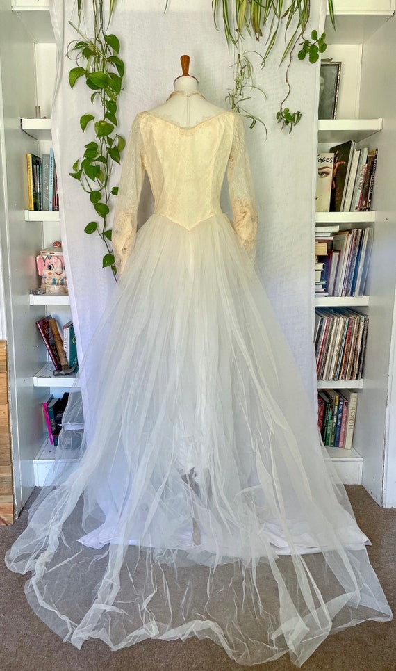 Vintage 1950s Wedding Gown / 50s Cream Tulle & La… - image 3