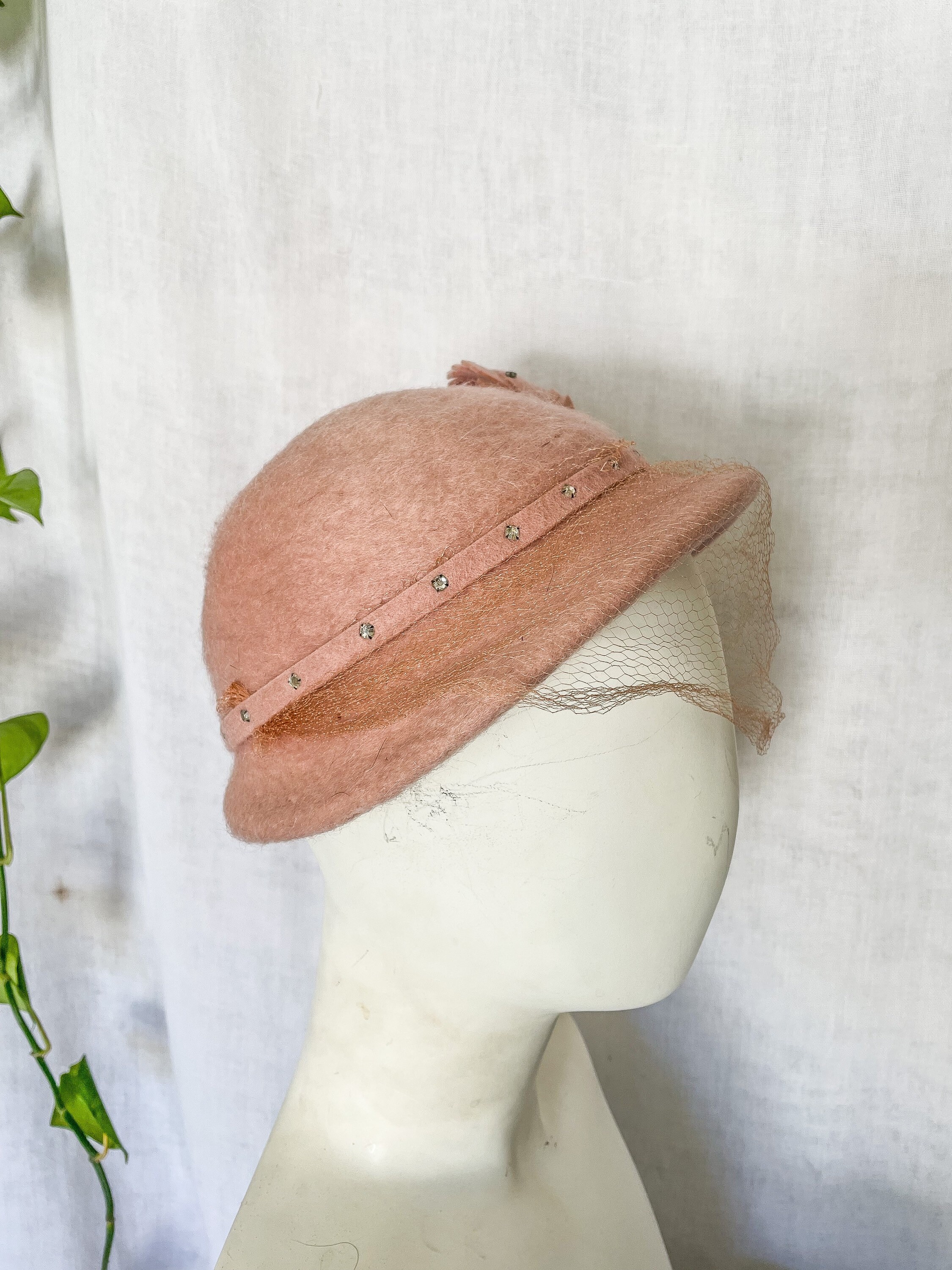 Vintage Hat Pink Rhinestones Large Bow And Sequin Cloche Style 1920s off-white cloche hat with pink and black ribbon  main image 2