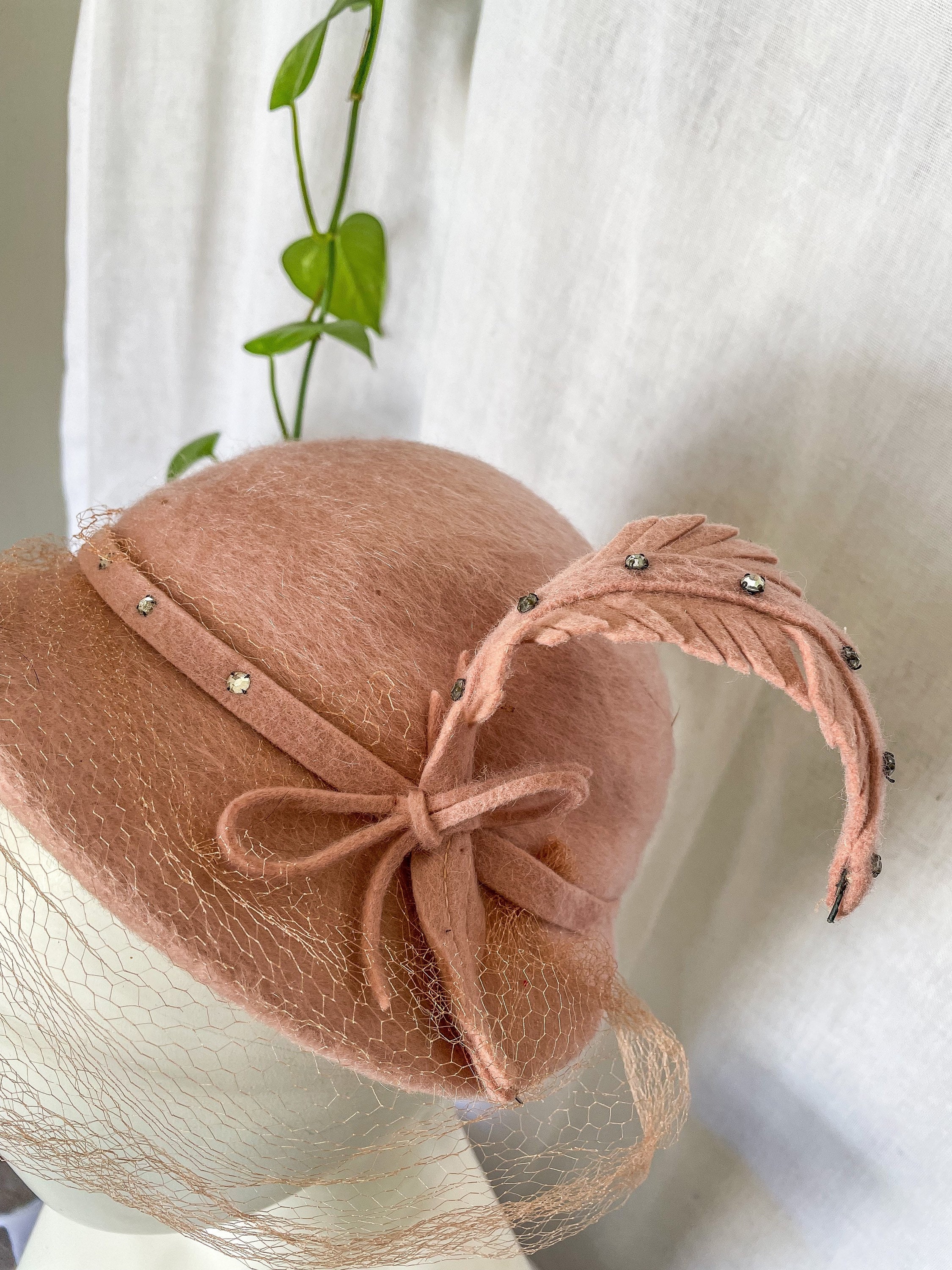 Vintage Pink Fur Felt Cloche Hat, Rhinestone Bow Veil, 1950s  display picture 1