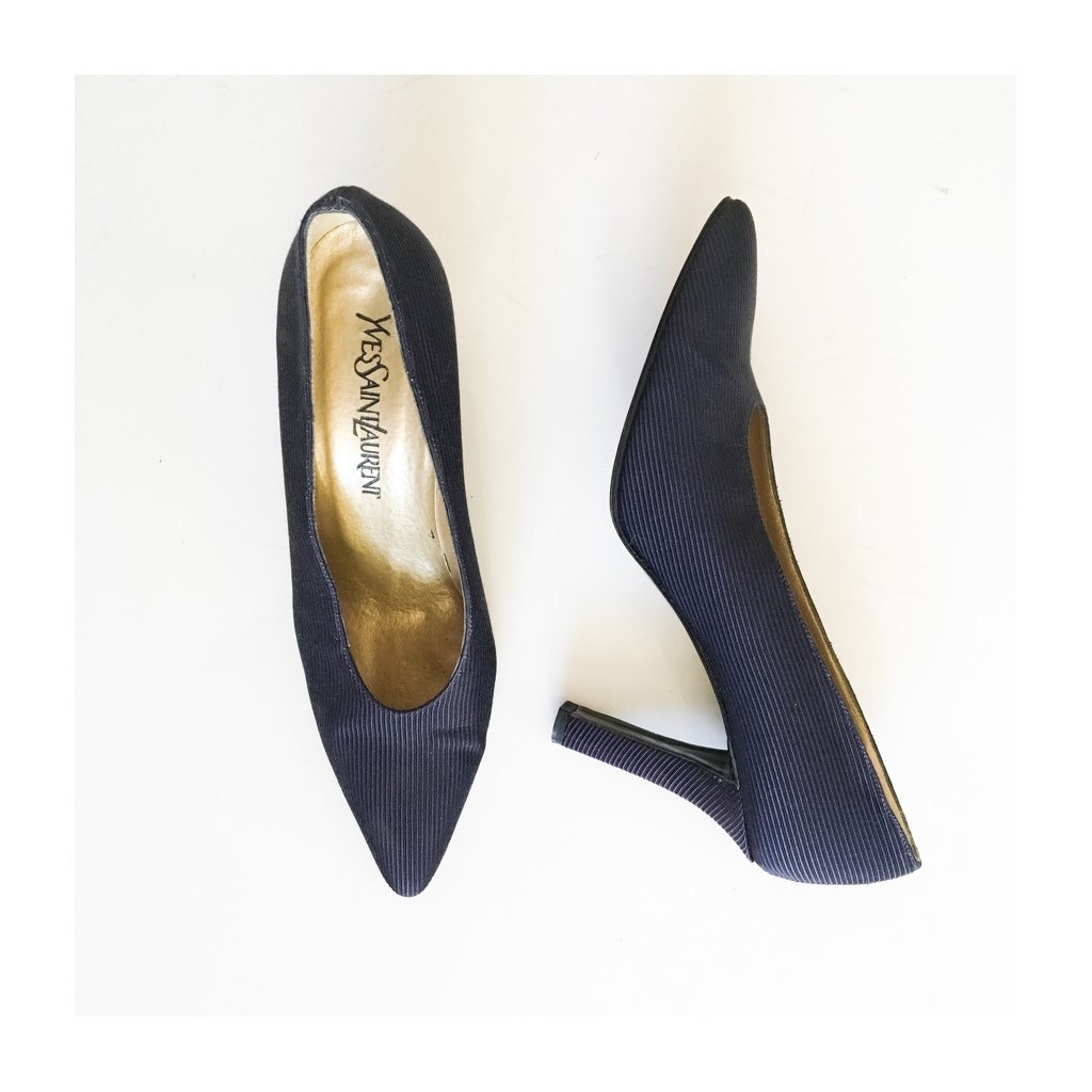 materiale uafhængigt kubiske Yves Saint Laurent Navy Pumps // Textured Silk Classic Pointed | Etsy