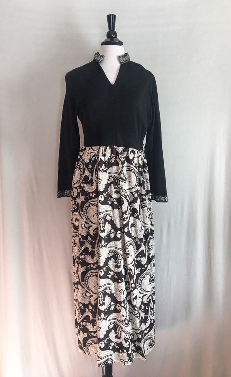 Vintage 1960s 70s Gown / 60s 1970s Long Dress Knit Top, Metallic Lurex Trim, Paisley Print Skirt Maxi Dress / Black & White Dress Sz Medium image 5