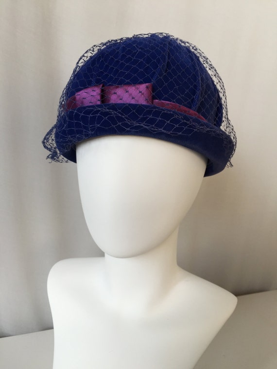 Blue Velvet Bucket Hat // 60's Mod // Blue Nettin… - image 5