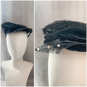 Vintage Hat / Velvet & Feather Juliette Cap / VTG Black Velvet Juliette Cap w/ Feathers and Rhinestones / 1950s Dress Hat w/ Black Feathers