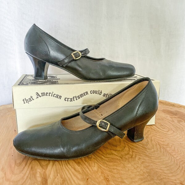 Vintage Mary Janes / 1960s Black Mary Jane Shoes / Square Nose Black Pumps Square Heels / 60s Mary Jane Heels Sz 8