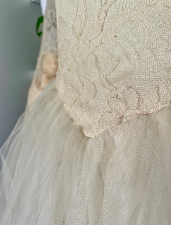 Vintage 1950s Wedding Gown / 50s Cream Tulle & La… - image 4