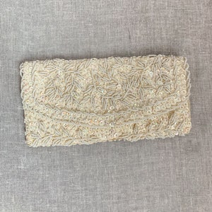 Vintage Beaded Clutch / VTG Mid Century Ivory White Sequins and Beaded Clutch Purse / 50s 60s beaded and sequins white clutch purse