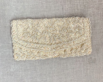 Vintage Beaded Clutch / VTG Mid Century Ivory White Sequins and Beaded Clutch Purse / 50s 60s beaded and sequins white clutch purse