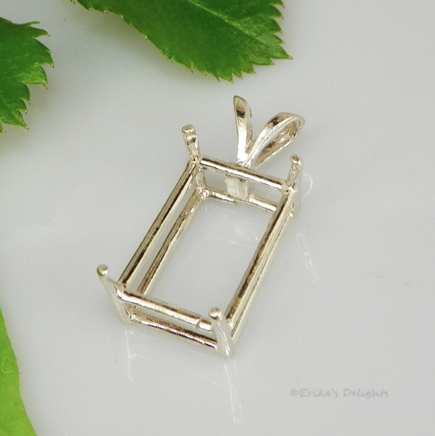 Emerald cut pendant sale settings
