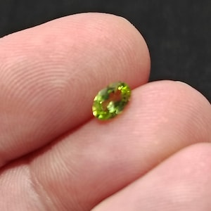 6x4 Oval Green Peridot Gemstones .60cts 1pc
