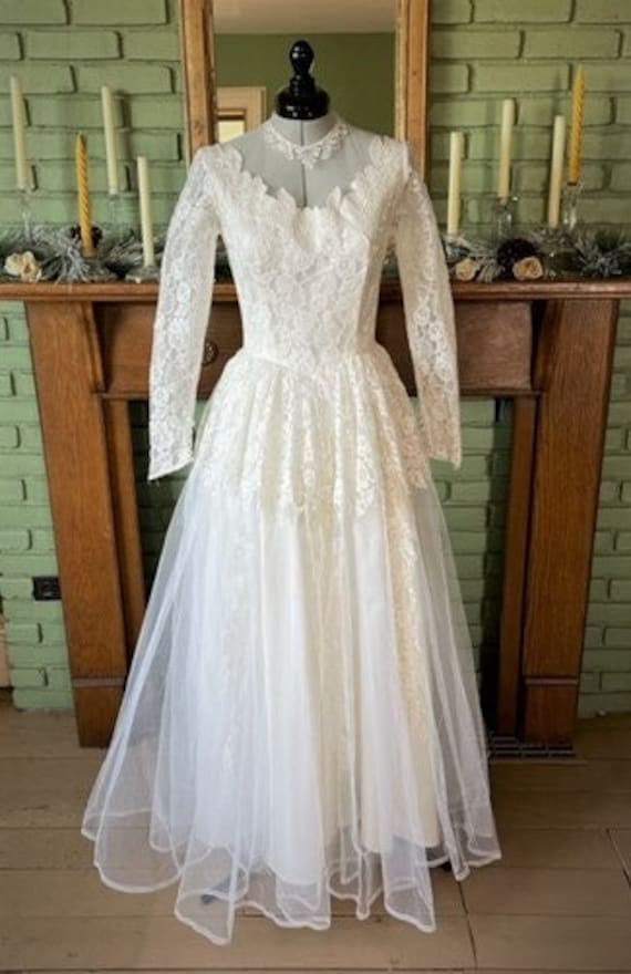 1950's cream lace and tulle wedding dress - image 1