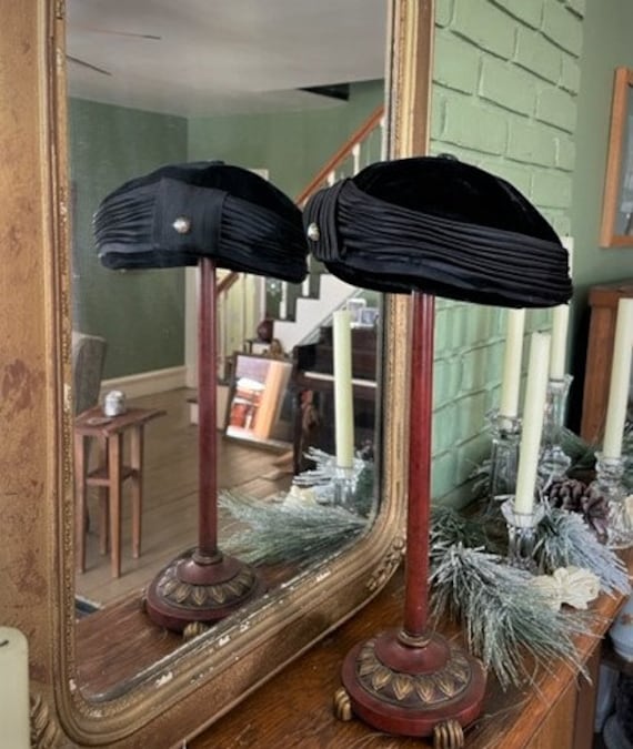 Black velvet 1950's hat - image 3