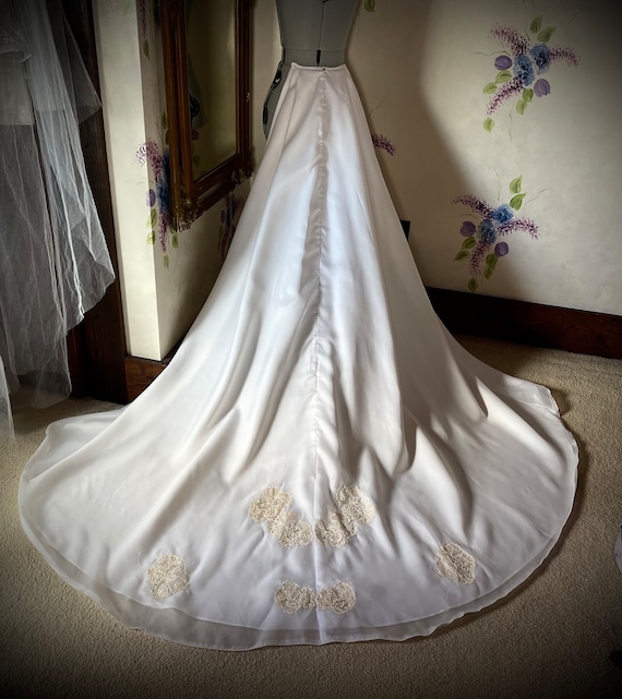 Detached fully lined 1970s train - image 1