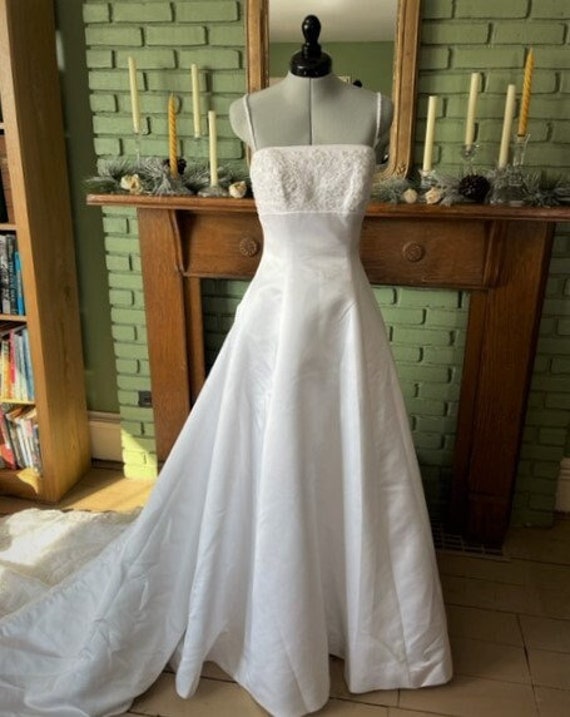 Pearl and beaded bodice and strap new wedding dres