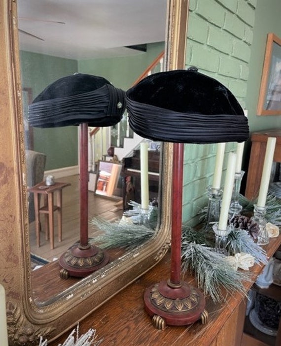 Black velvet 1950's hat - image 5