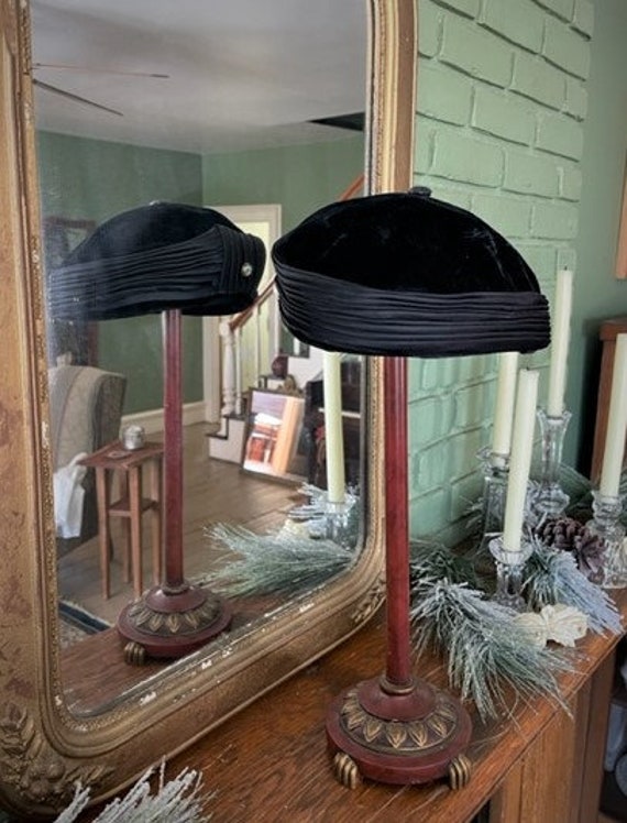 Black velvet 1950's hat - image 4