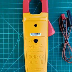 Fluke 324 True-RMS Clamp Meter w/ Temperature, Capacitance, Backlit Display, 400A, 600V, 4000Ohms, 4152637