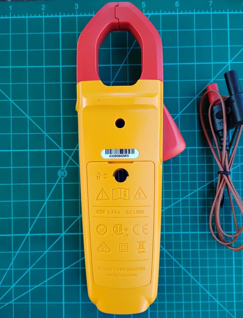 Fluke 324 True-RMS Clamp Meter w/ Temperature, Capacitance, Backlit Display, 400A, 600V, 4000Ohms, 4152637