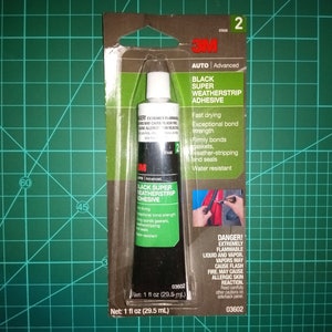 3 M zwarte super tochtstrip en pakkinglijm, lijm 1 fl oz, 30 ml, 03602, sneldrogend, sterk, flexibel; Vinyl, metaal, stoffen, rubber
