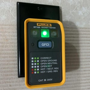 Fluke ST120 GFCI Socket Voltage Tester with LED and GFCI Test Button Without Beeper; Electric Circuit Testing