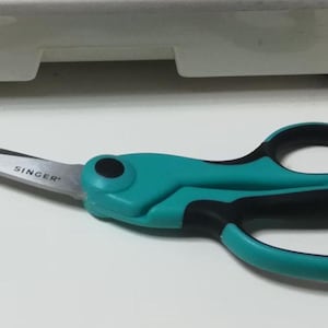 Singer 8 1/2 Inch, 21.5cm ProSeries Heavy Duty Bent Sewing Fabric Scissors, Shears, 00561