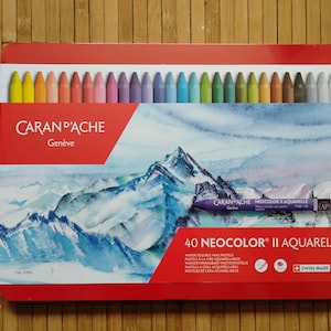 40 kolorów pasteli rozpuszczalnych w wodzie Caran d'Ache Classic Neocolor II; zestaw pasteli akwarelowych Artist Aquarelle w puszkach; na mokro/na sucho; kredki do malowania twarzy