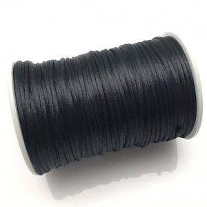 Schwarze Satinkordel, Faden, Seil; Chinesischer Knoten, Kumihimo, Perlenschnur, DIY Schmuck, Geflochtenes Armband; 2 mm, 100 Meter