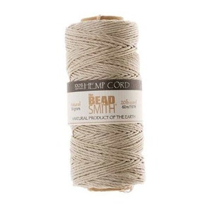 Könnte beinhalten: Eine Spule aus natürlichem Hanfkordel, 100% natürliche Fasern, 201b cord, 60m/197ft, The Bead Smith, ein Naturprodukt der Erde.