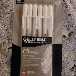 6 Sakura White Jelly Roll Gel Pens, Sakura 51061 Smooth Classic White Medium & Bold Tip Ink Pen Set