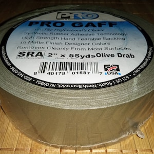 Ruban adhésif gaffer olive terne, 2 po x 55 vg ; Ruban adhésif résistant non réfléchissant, imperméable et polyvalent de qualité professionnelle, 5 cm x 50 m ; Ruban adhésif en toile plus solide