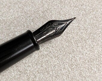 黒色の金属製ボディの万年筆、極細字ペン先、コンバーター付き - Etsy 日本