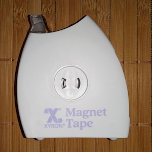 Cienka taśma magnetyczna z dozownikiem, elastyczna taśma klejąca z magnesem gumowym, 3/4" (19 mm) x 25 stóp (7,92 metra)