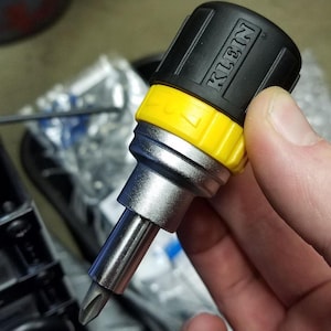 6-in-1 Stubby Multi-Bit Ratcheting Screwdriver, Phillips, Slotted, Nut Driver, Klein Tools 32593