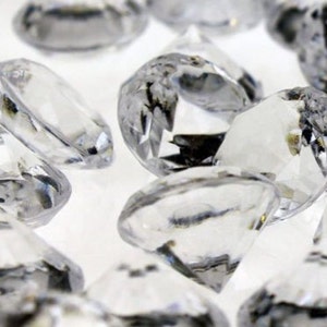 1 lb of Clear Acrylic Diamonds; 3/4&quot;, Wedding Decorations, Ornaments, Bling, Vase Fillers, Bridal Shower Party Confetti Decorations