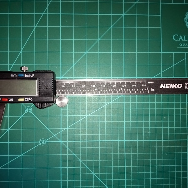 Neiko 01407A 0-6", 0-150mm Electronic Digital Caliper, Bead measuring tool, Vernier Caliper, Large LCD Screen, Inch/Fraction/MM Conversion