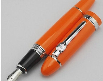 Pluma estilográfica clásica de color naranja intenso, punta mediana con detalles plateados, excelente pluma de tinta para escribir, caligrafía, dibujar y entintar.