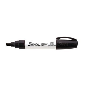 Könnte beinhalten: Schwarzer Sharpie Paint-Marker mit einer abgeschrägten Spitze. Der Marker hat ein weißes Etikett mit dem Text "Sharpie Paint" und "Black" darauf gedruckt.