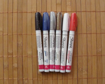 Off White Acrylic Paint Marker Pen, Water Based for Painted Surfaces,  Cardboard, Stone, Wood, Line Width 1-2mm 
