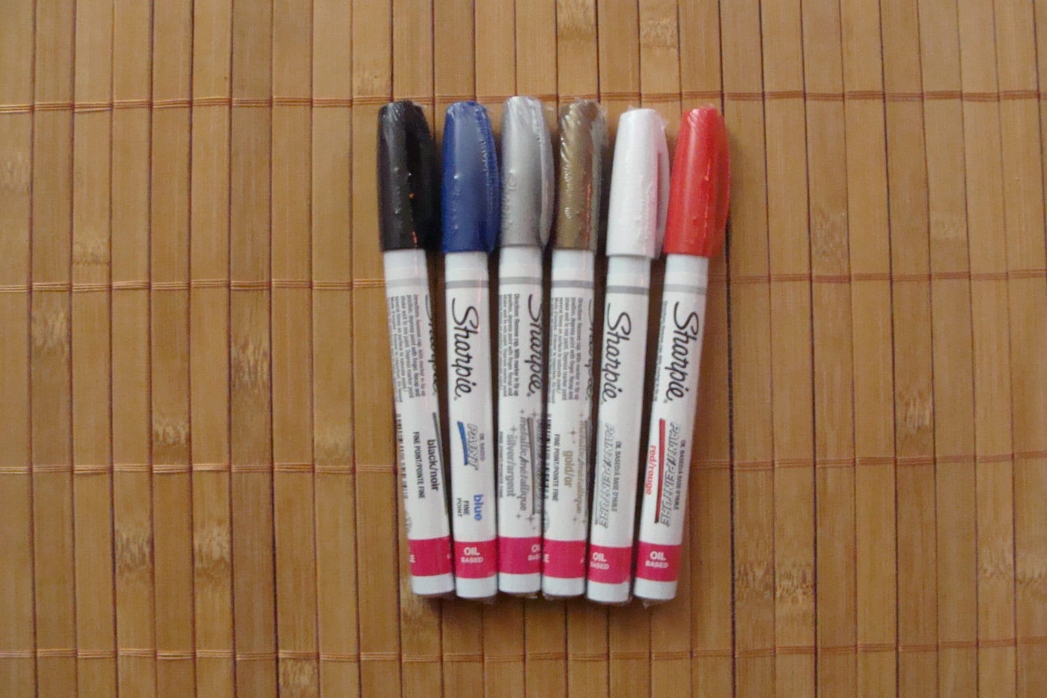 Black & White Sharpie Paint Markers Fine Point Oil Based One Each of Extra  Fine, Fine, Medium, Bold Point, Tip Sharpie Paint Markers, Pens 