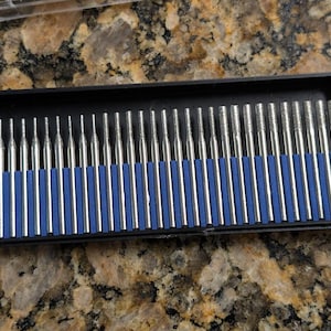 ガラス、シーグラス、宝石、ジュエリー用精密ダイヤモンドドリルビット30本、1、2、3mm、1/8インチシャンク、Dremelロータリー宝石研磨ジュエリーツール