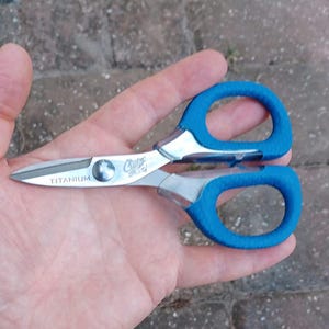 5.5 Inch Large Braid Shears, Scissors, Durable Fishing Braid, Mono Fluorocarbon Cutter for Saltwater & Freshwater, Dual Serrated Blades