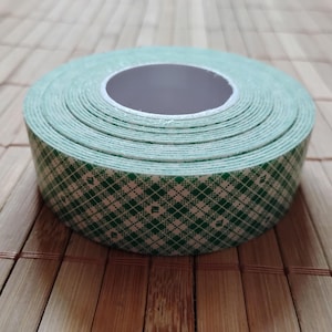 Fita de espuma de uretano dupla face revestida com dois lados, adesivo durável; 3M 4032; 1 pol. x 5 jardas; fita de colagem e montagem; 1-5-4032W