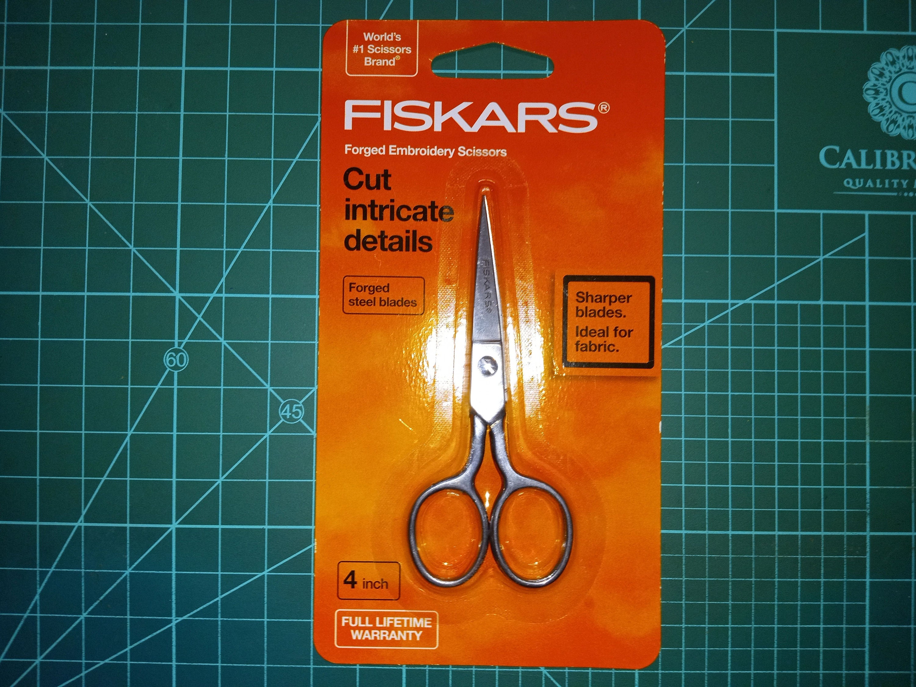 Fiskars Forged Stickschere – 10,2 Cm, Grau, Für Sticken & Präzises Schneiden
