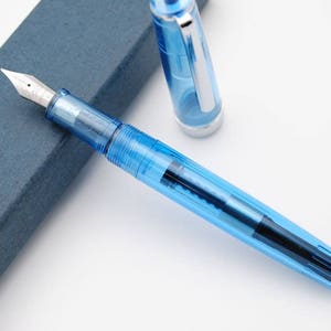 Translucent Blue Demonstrator Fountain Pen, Medium Nib, Fountain Pen Translucent M Nib, Ink Pen for Writing, Calligraphy, Drawing