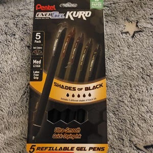 Bolígrafo de gel líquido Pentel EnerGel Kuro, retráctil, 5 tonos de tinta negra, punta mediana de 0,7 mm, BL437PF5MA