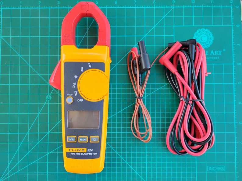 Fluke 324 True-RMS Clamp Meter w/ Temperature, Capacitance, Backlit Display, 400A, 600V, 4000Ohms, 4152637