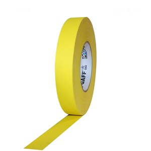 Ruban adhésif jaune ; Ruban adhésif résistant à l'eau, résistant à l'eau et polyvalent de qualité professionnelle, 1 po. x 55 m. Plus solide que le ruban adhésif