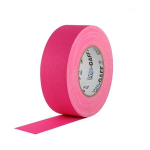 Ruban adhésif rose fluo ; Ruban adhésif résistant non réfléchissant, imperméable et polyvalent de qualité professionnelle, 2 pouces x 55 m ; Plus solide que le ruban adhésif